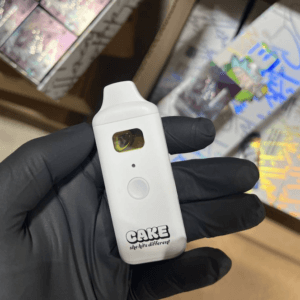 Enjoy the 2g Cake Disposable, offering rich flavors, smooth draws, and long-lasting convenience in a sleek, portable design.